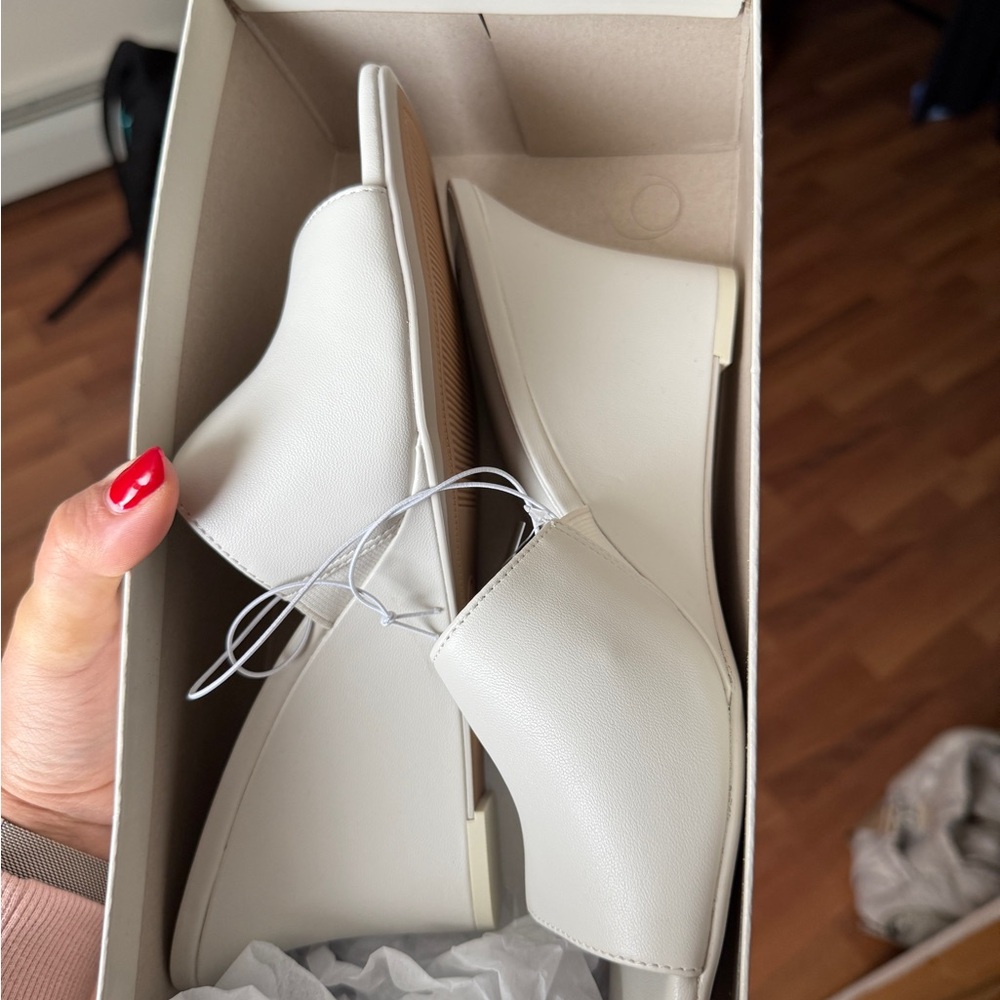 ViVI Cream Women's Flats